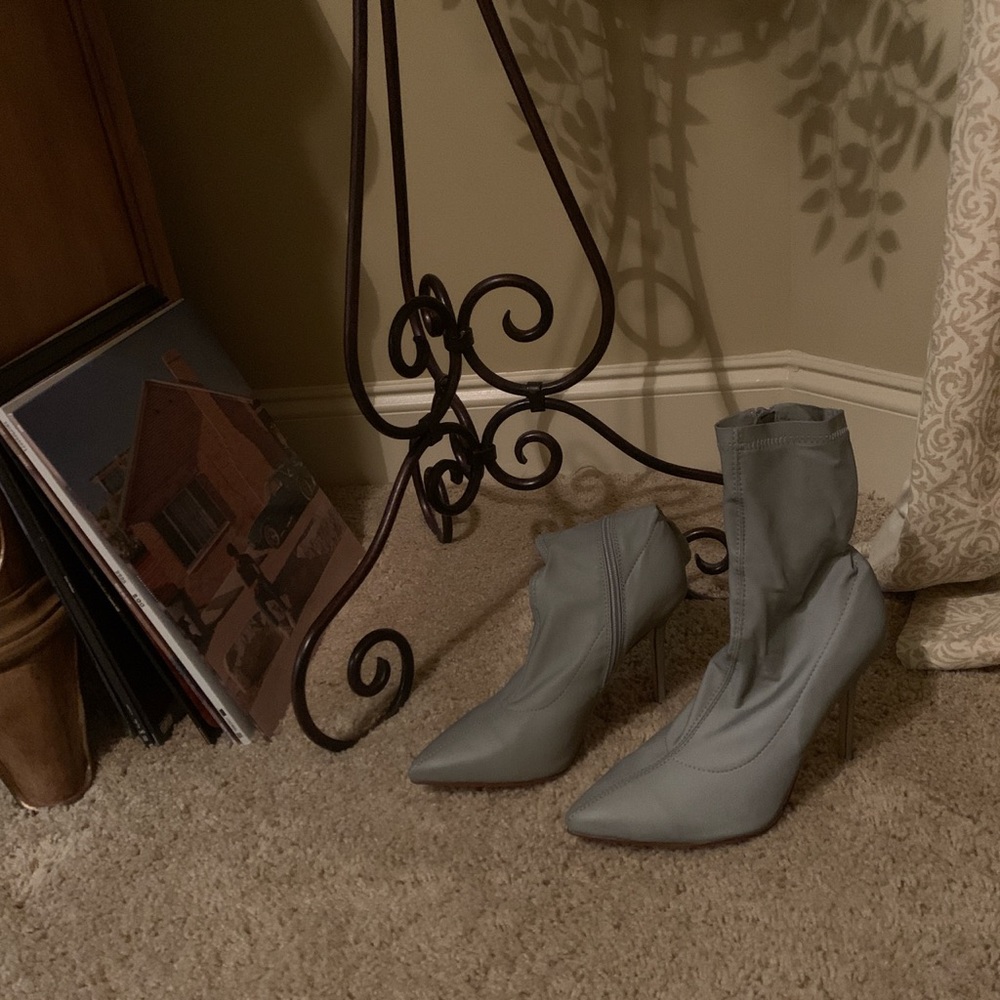 Reflective heels